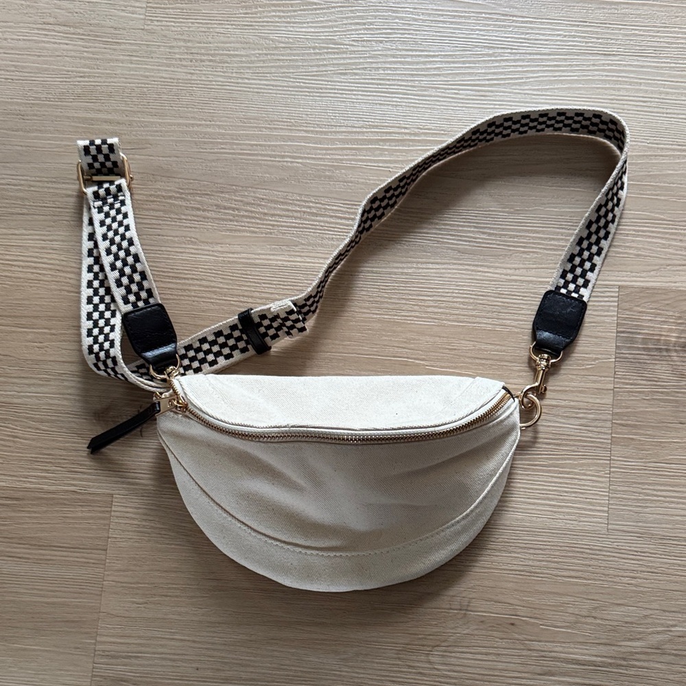 Universal Thread Crossbody
